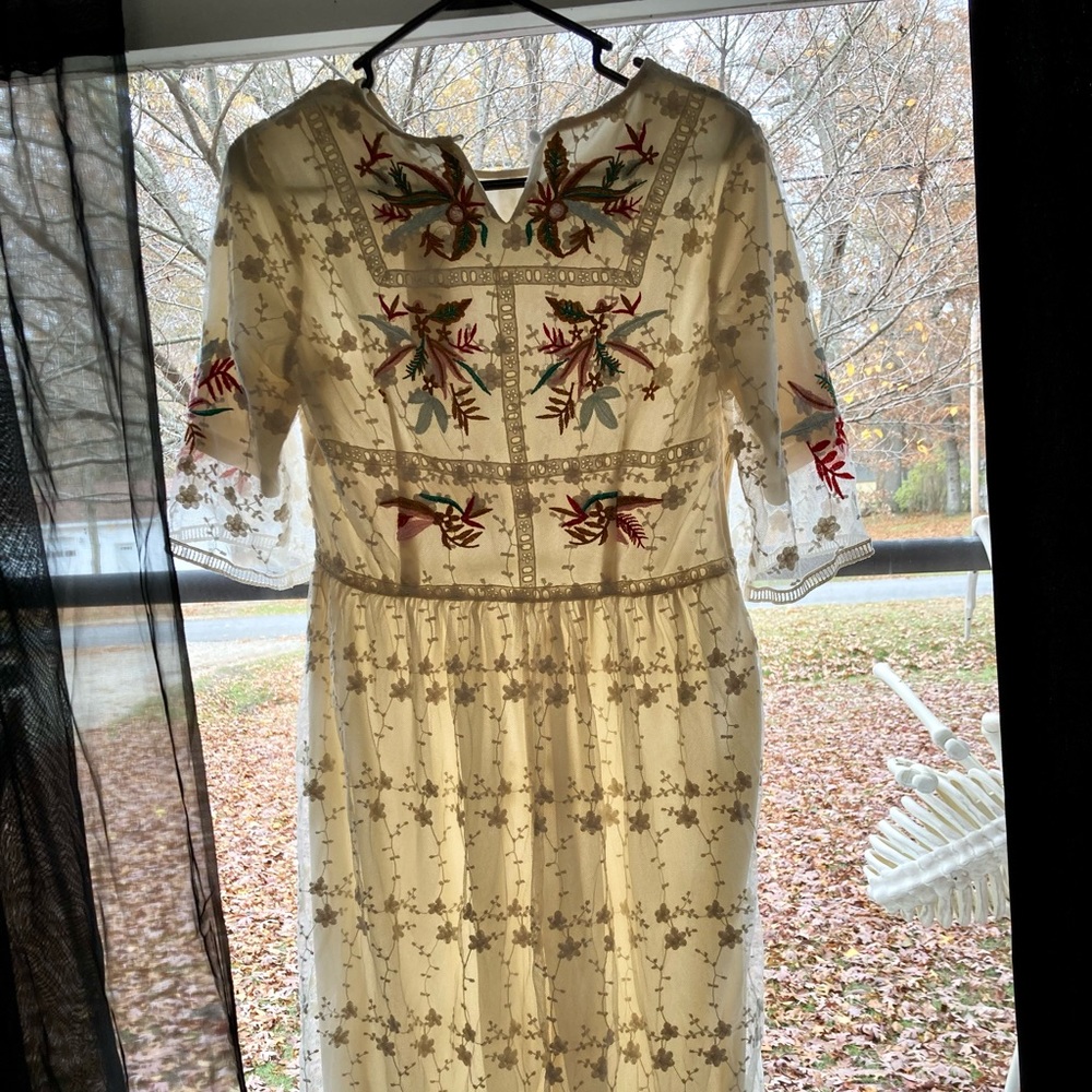 Floral Embroidered Lace Dress 🌺